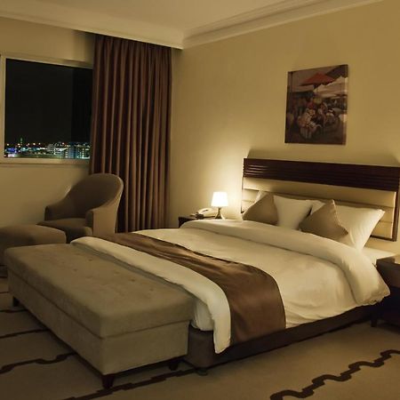 Carnival Hotel Аман Екстериор снимка