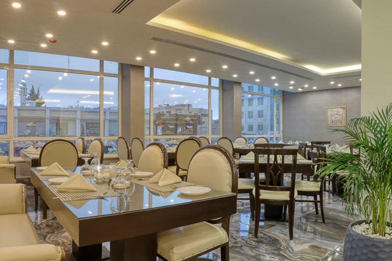 Carnival Hotel Аман Екстериор снимка