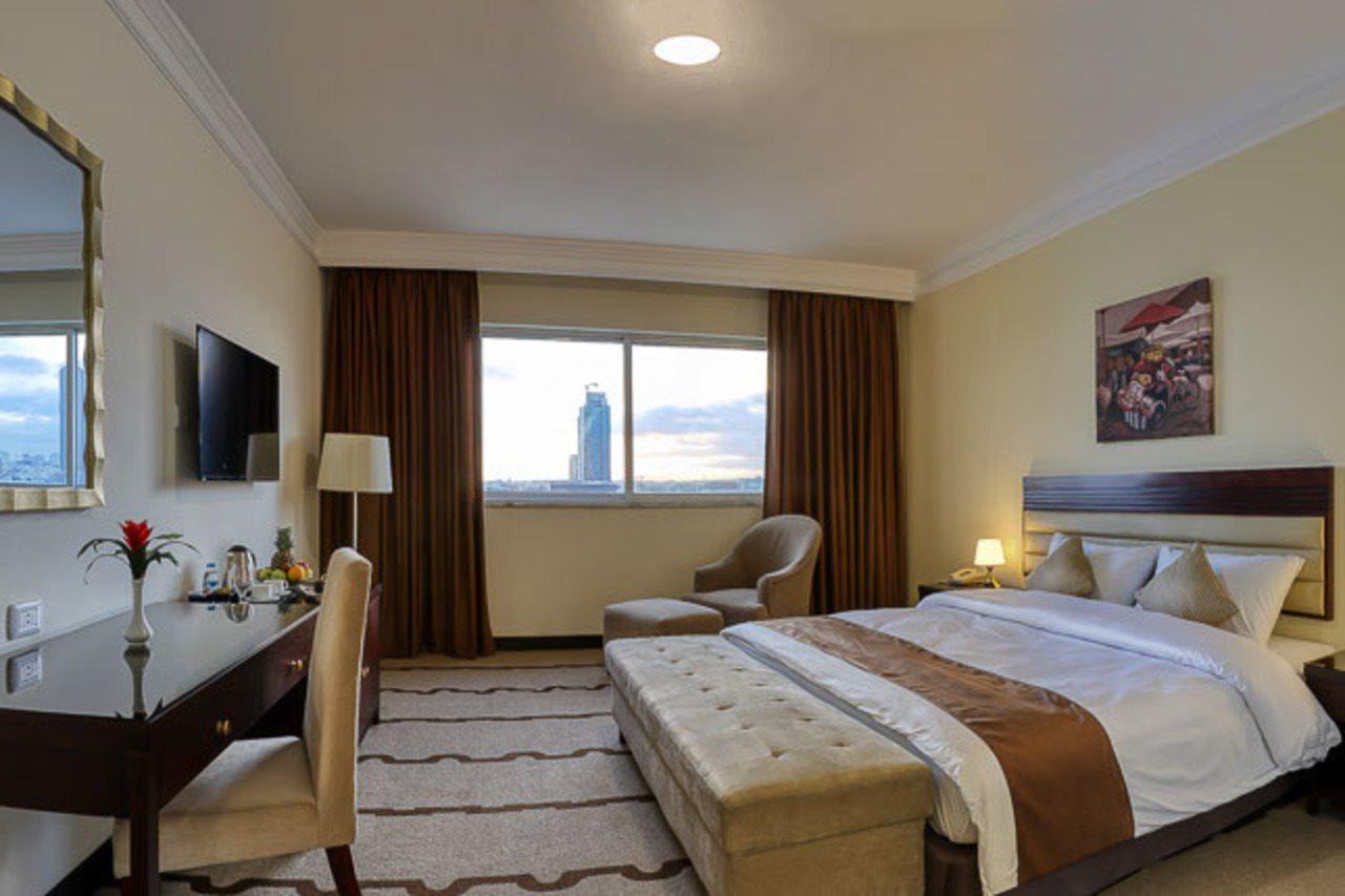 Carnival Hotel Аман Екстериор снимка