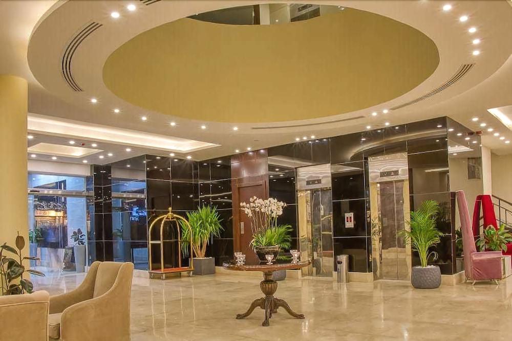 Carnival Hotel Аман Екстериор снимка
