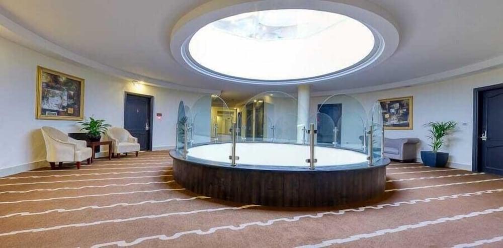 Carnival Hotel Аман Екстериор снимка