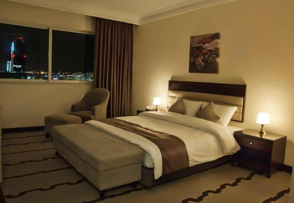 Carnival Hotel Аман Екстериор снимка