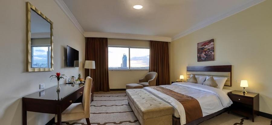 Carnival Hotel Аман Екстериор снимка