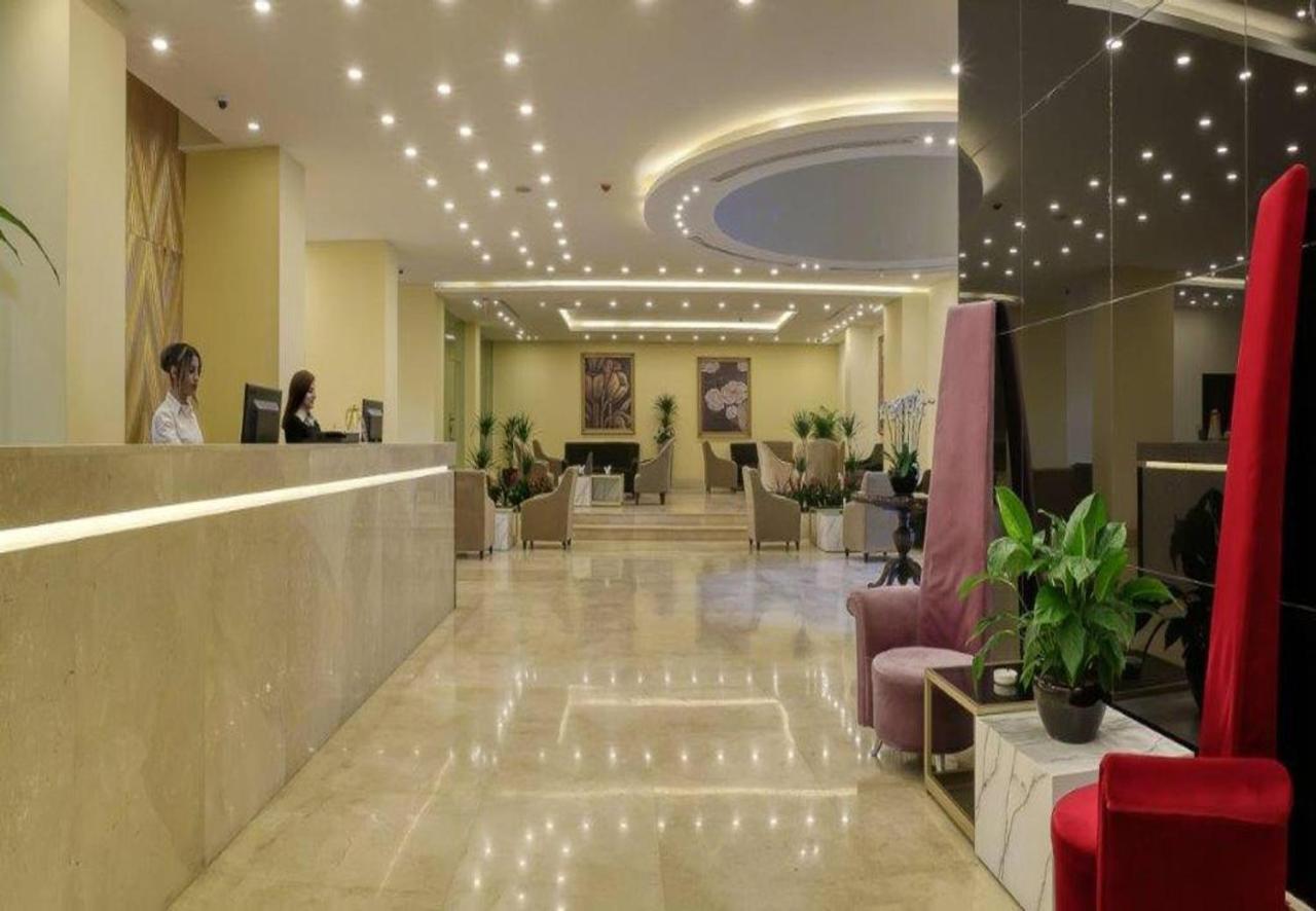 Carnival Hotel Аман Екстериор снимка