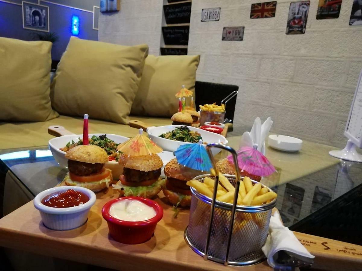 Carnival Hotel Аман Екстериор снимка