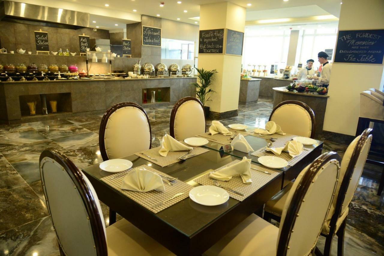 Carnival Hotel Аман Екстериор снимка